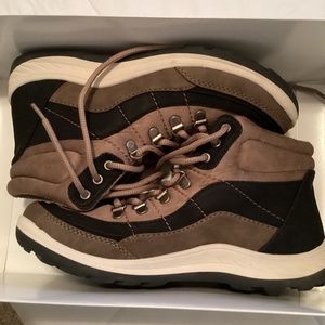 BareTrap Taupe Kamber Hiking Boots Shoes Women 8 1/2  NWT